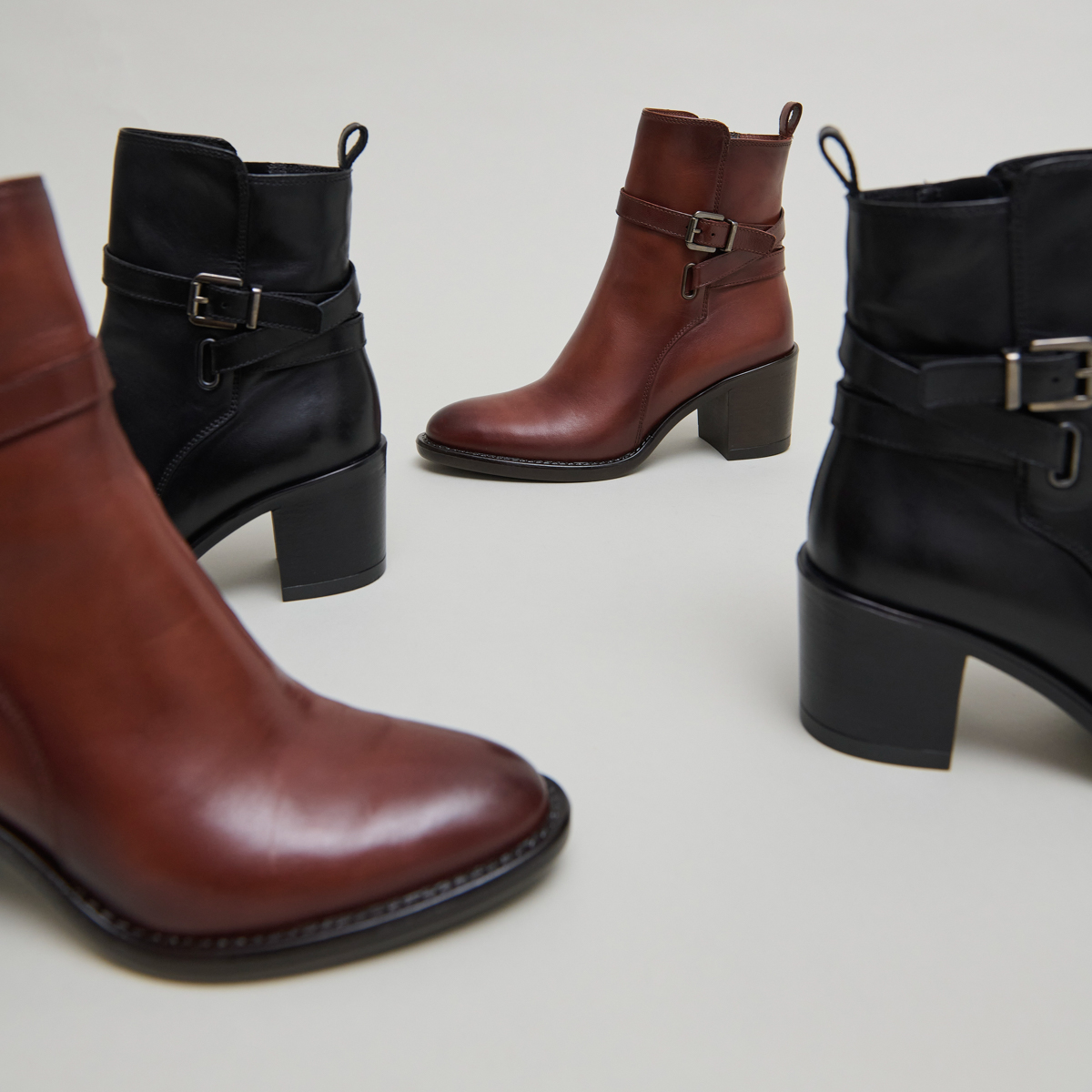 Bottines à talons et boucles in cognac patinated leather | CAJOU