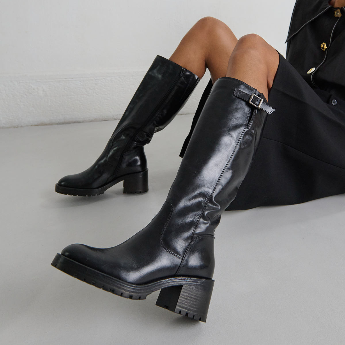Bottes à semelles crantées in black leather | CECILIEN