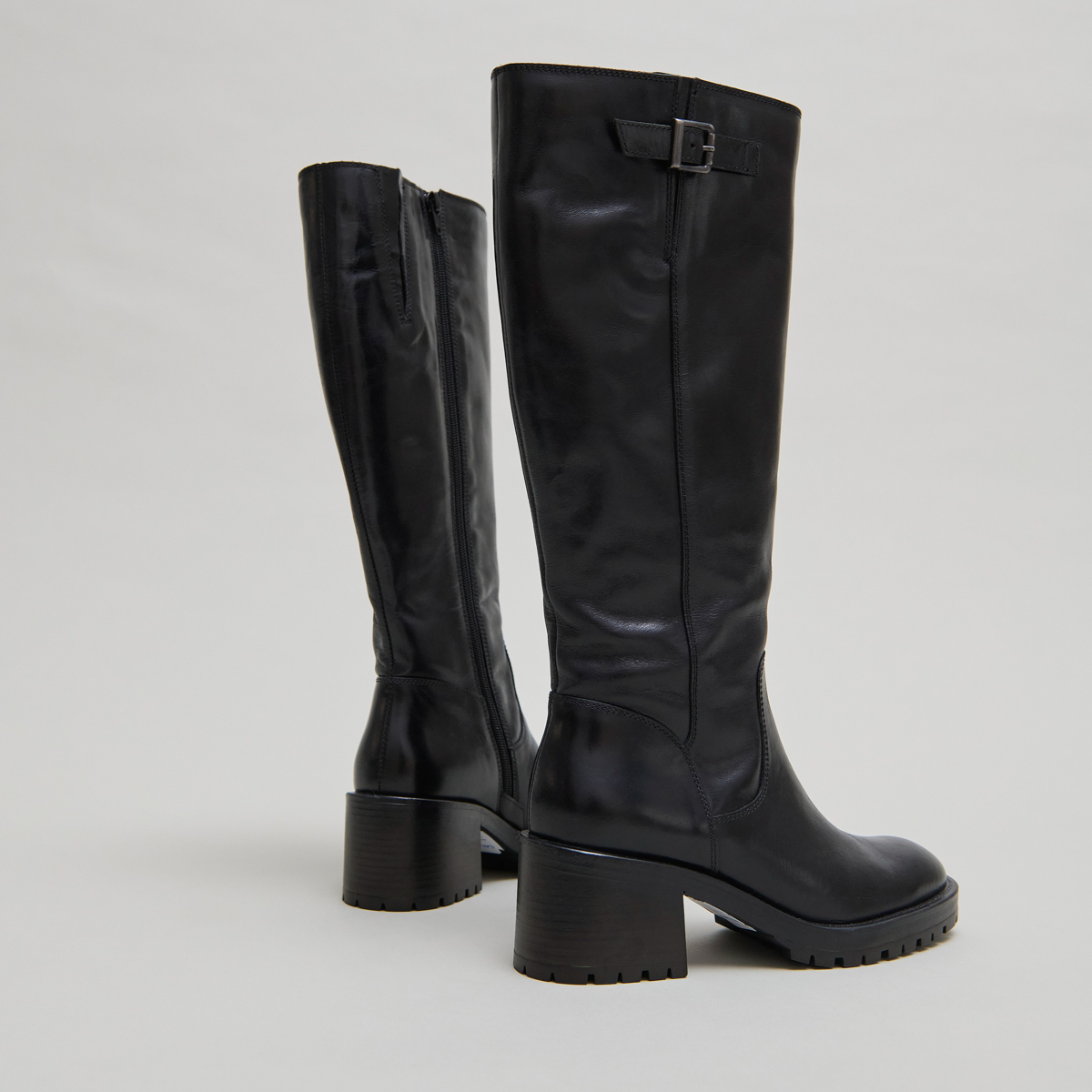 Bottes à semelles crantées in black leather | CECILIEN
