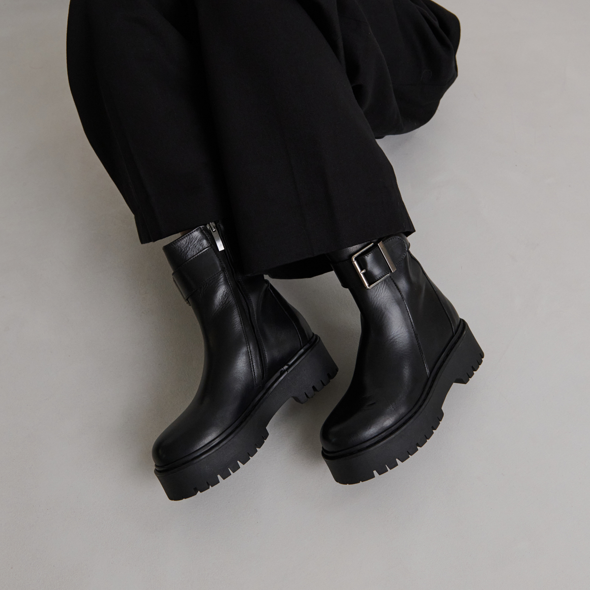 Bottines à semelles crantées in black leather | RANDY