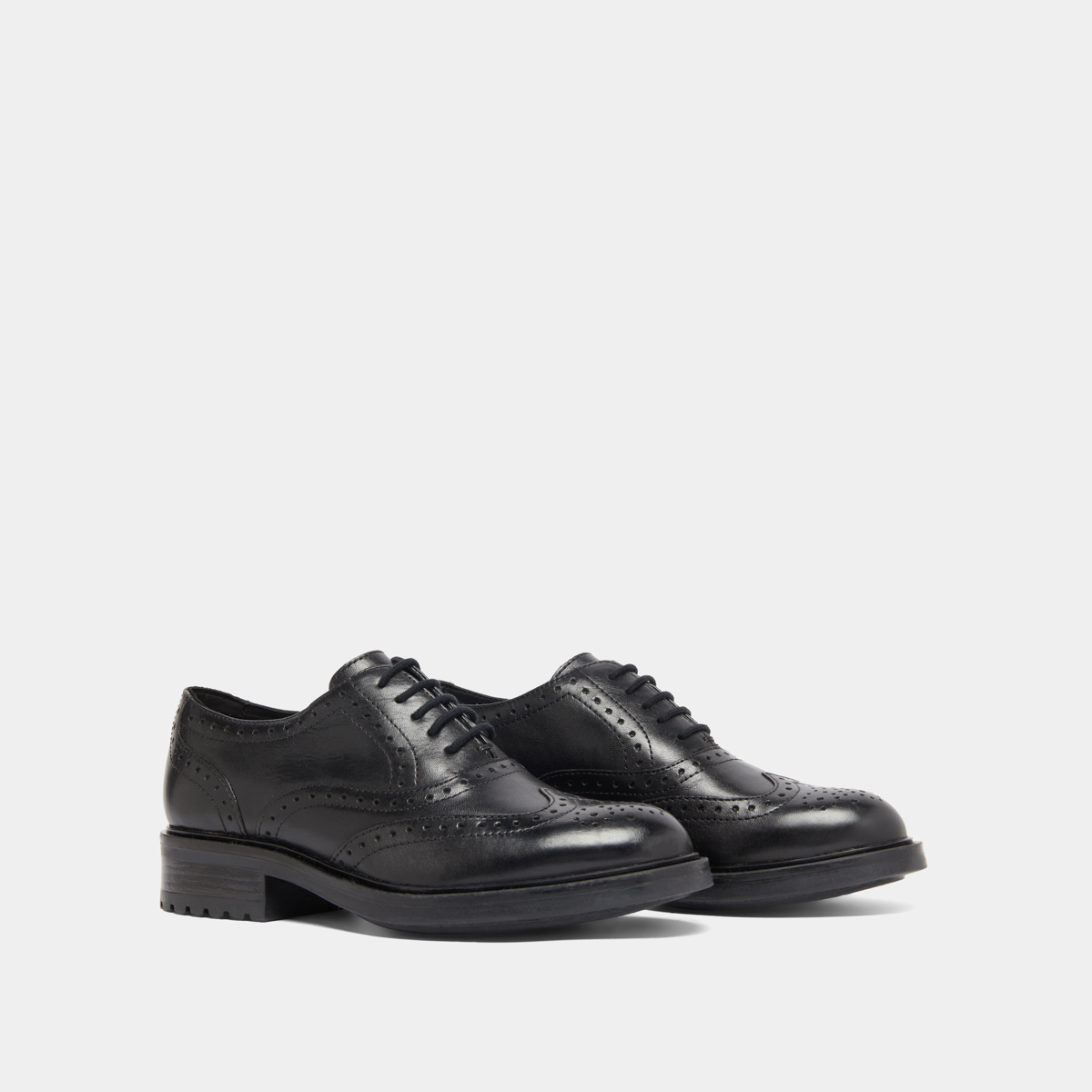 Richelieus à détails ajourés in black leather | GAD