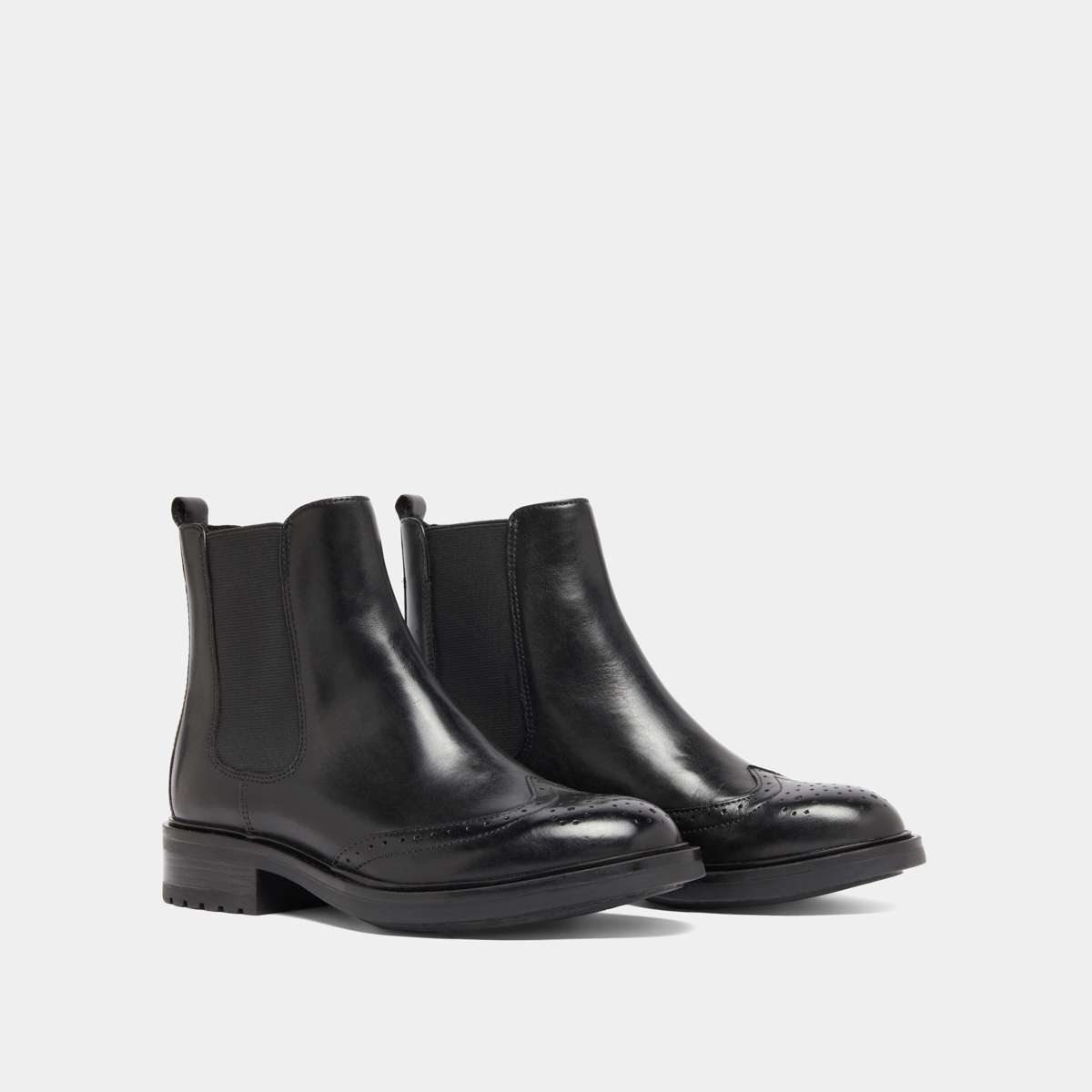 Lowboots with elastic straps and openwork details in black leather | GADDY