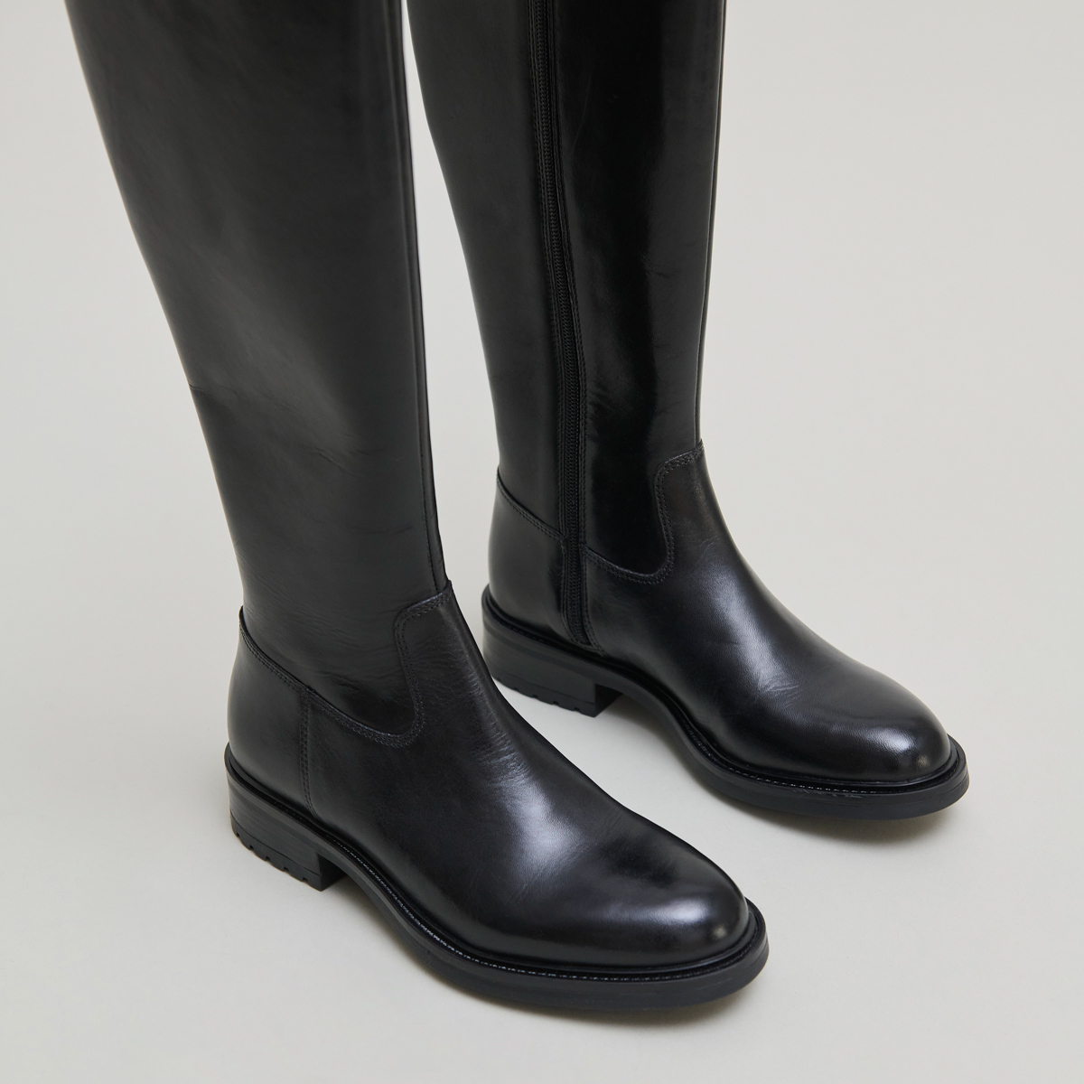 Bottes à talons crantés in black leather | GRACIANA