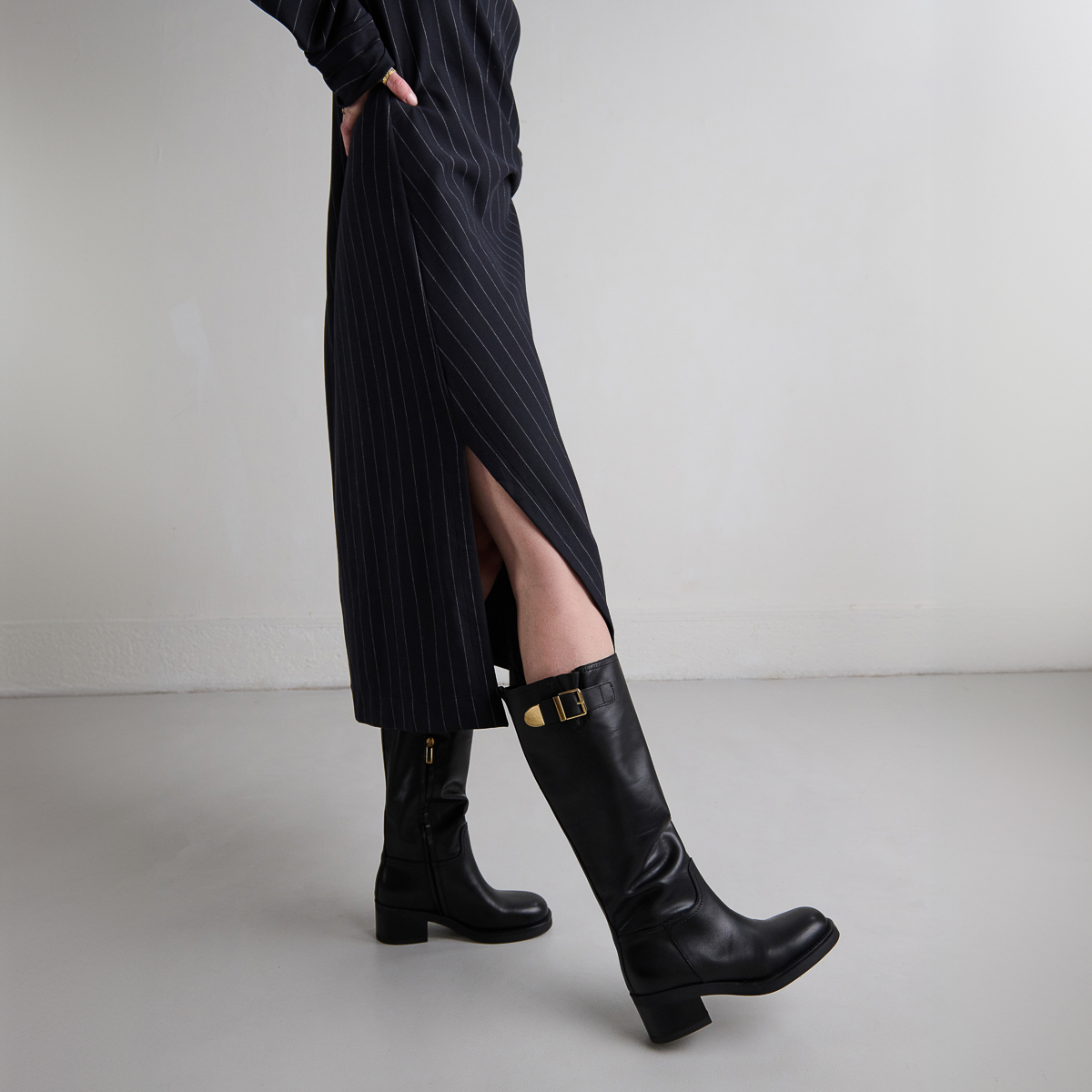 Bottes hautes à boucles in black leather | IRENA