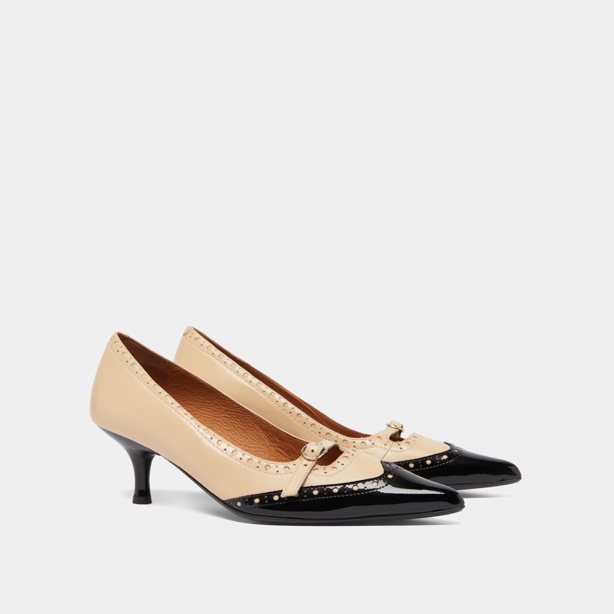 Escarpins à brides et détails perforés..... in black patent and beige leather | DALTA