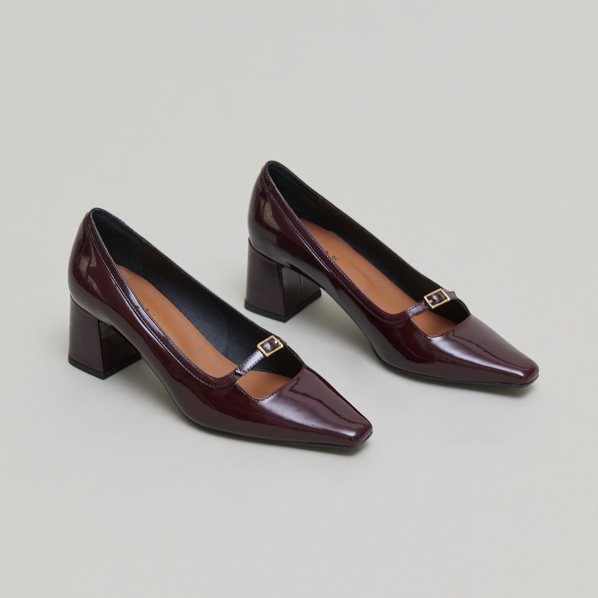 Heeled Mary Jane with pointed toes in burgundy patent | DIOLA
