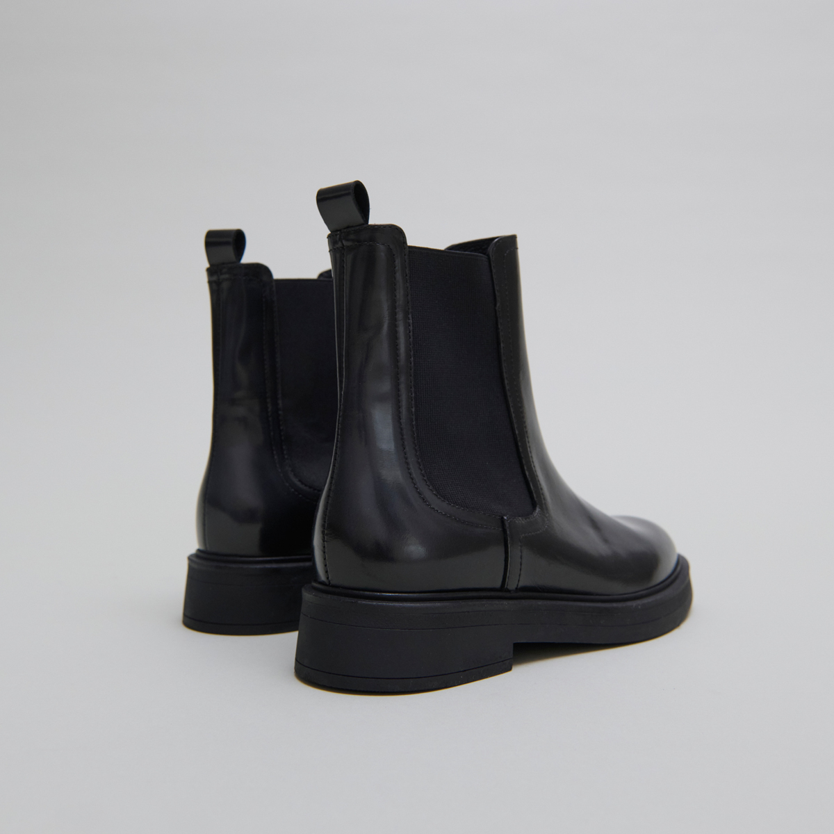 Boots à bouts ronds in grey glazed leather | AGEN