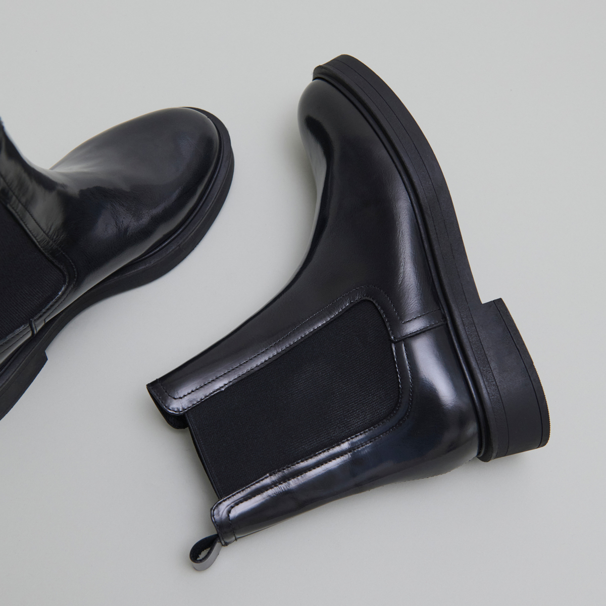 Boots à bouts ronds in grey glazed leather | AGEN