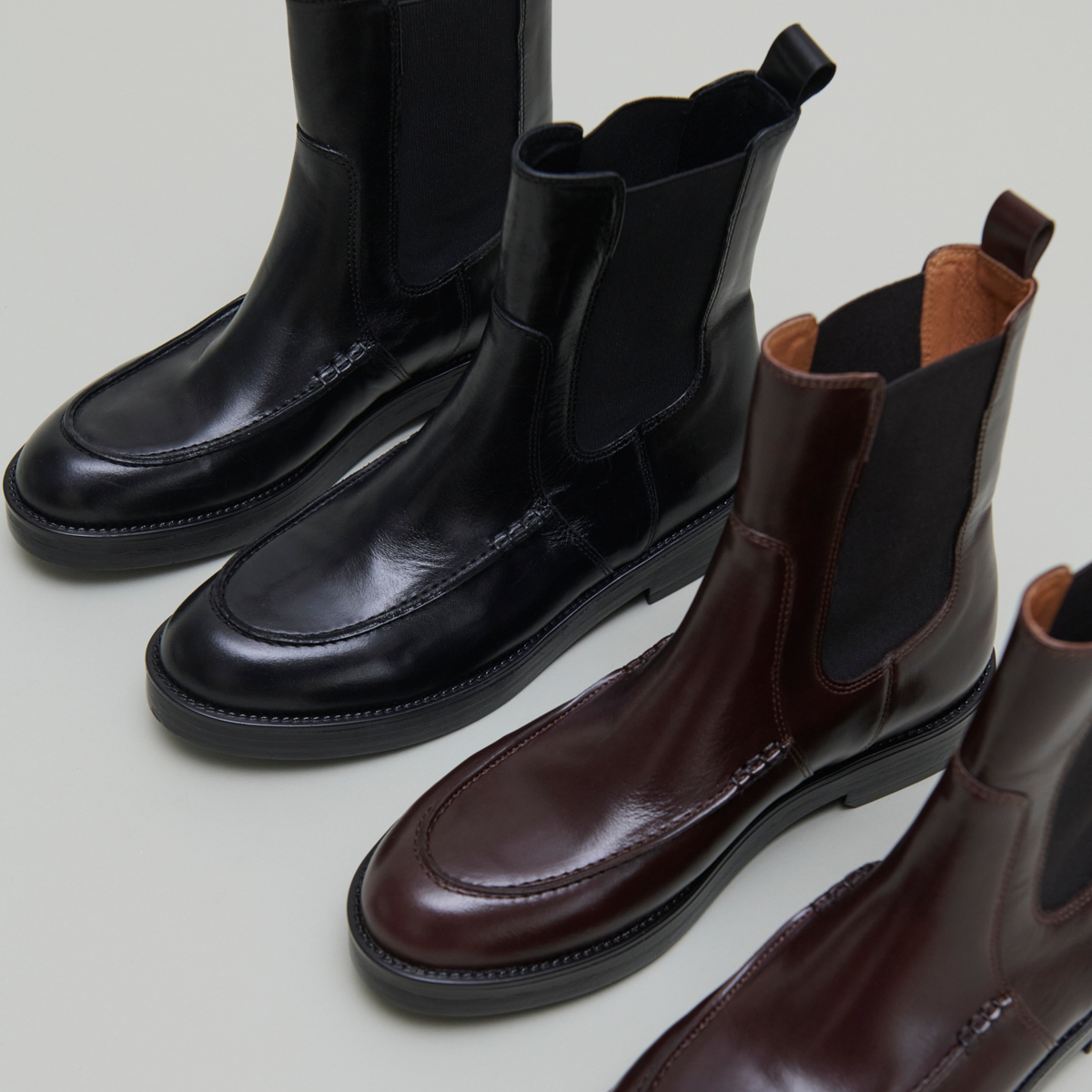 Boots à élastiques larges in black leather | ALLAN