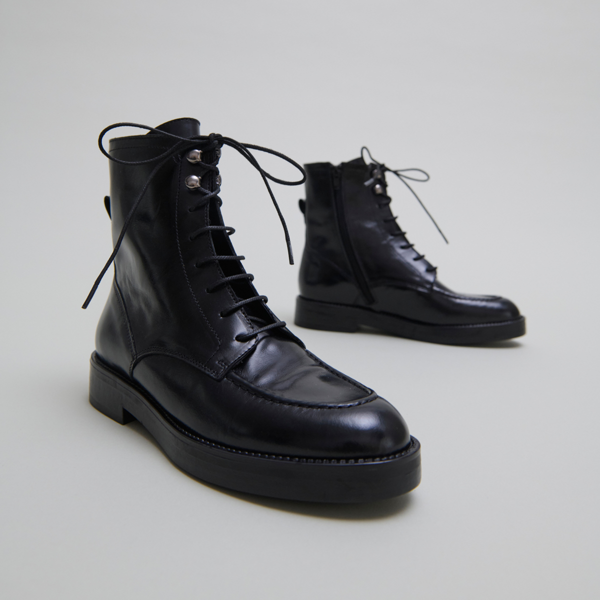 Boots à lacets in black leather | ALIDA