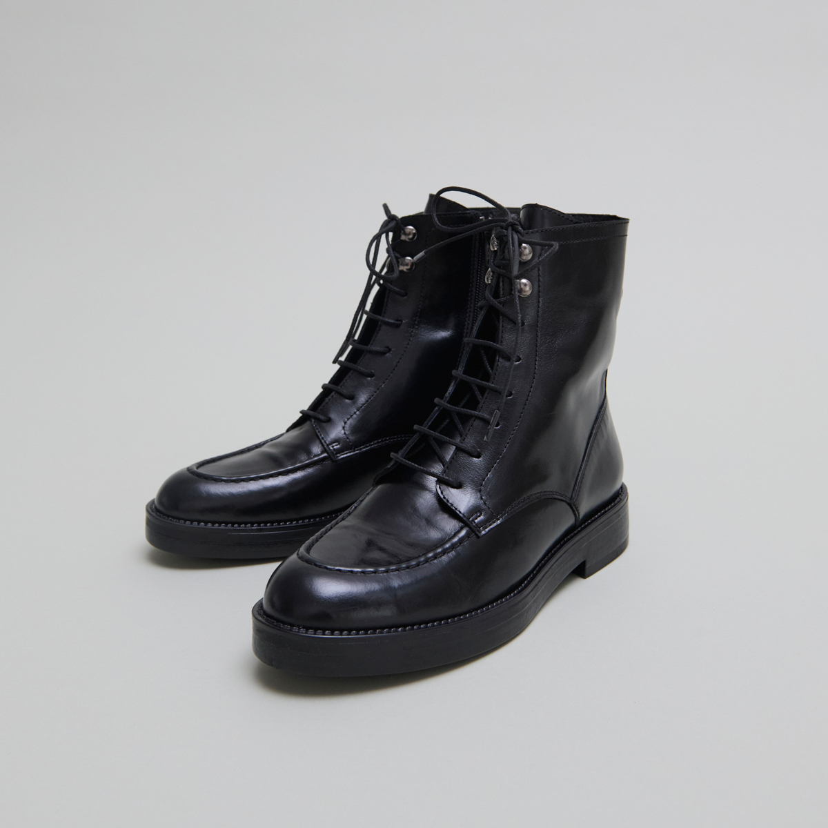 Boots à lacets in black leather | ALIDA