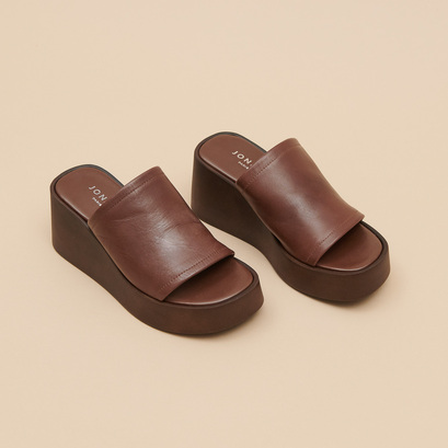 Wedge mules in dark brown leather | EUGENE
