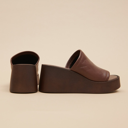 Wedge mules in dark brown leather | EUGENE
