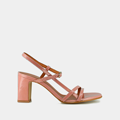 Heeled sandals with straps pink