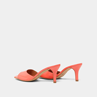 Heeled mules in coral patent | VERTIGO