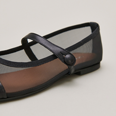 Ballet flats with oval tips and straps in black leather and mesh | DALA