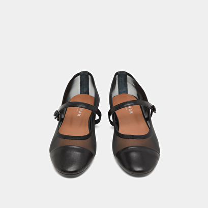 Ballet flats with oval tips and straps in black leather and mesh | DALA