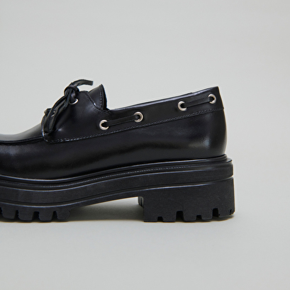 Derbies &agrave; lacets in black leather | angelus