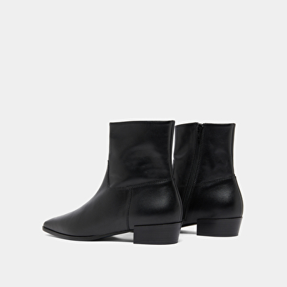Boots &agrave; bouts pointus in black leather | pacha
