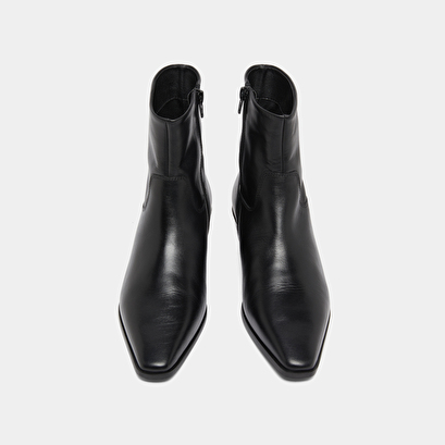 Boots &agrave; bouts pointus in black leather | pacha