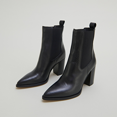 Bottines &agrave; talons et &eacute;lastiques in black leather | pepita