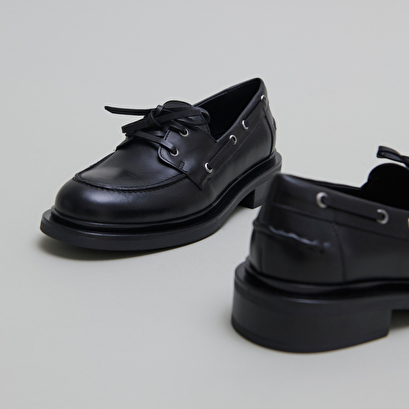 Derbies &agrave; lacets &eacute;pais in black leather | paolo