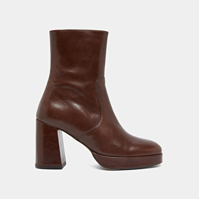 Heeled ankle boots with square toes en cuir marron fonc&eacute; | vesna