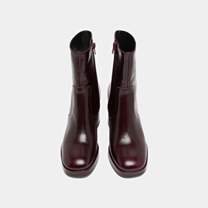 Heeled ankle boots with square toes in burgundy leather | vesna