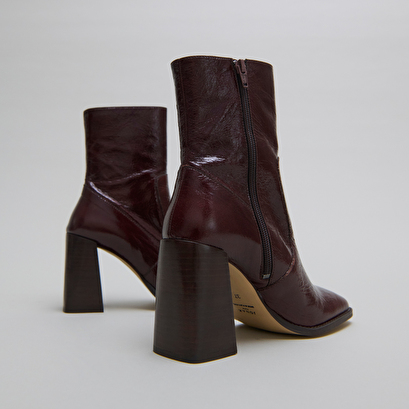 Heeled ankle boots with square toes in chocolate shiny leather | vidal