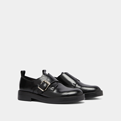 Derbies &agrave; boucles ajustables in black glazed leather | archibald