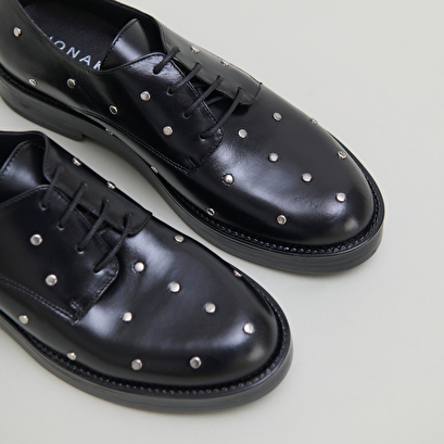 Derbies &agrave; d&eacute;tails argent&eacute;s in black leather | astou