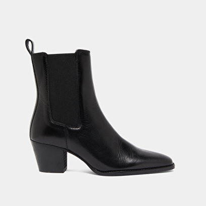 Bottines &agrave; talons biseaut&eacute;s et bouts poi... in black leather | birkin