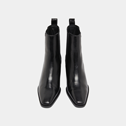 Bottines &agrave; talons biseaut&eacute;s et bouts poi... in black leather | birkin