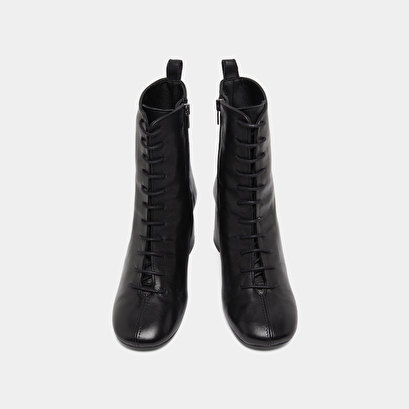 Bottines &agrave; talons et &agrave; lacets in black leather | bose