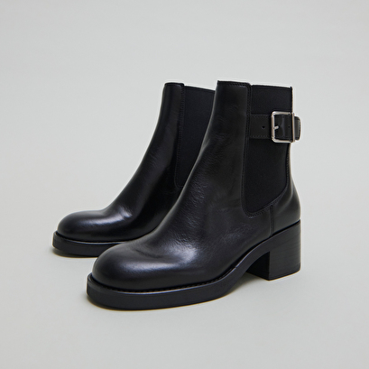 Boots &agrave; &eacute;lastiques et boucles ajustables... in black leather | boulou