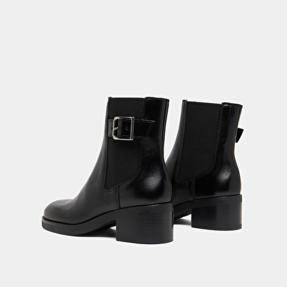 Boots &agrave; &eacute;lastiques et boucles ajustables... in black leather | boulou