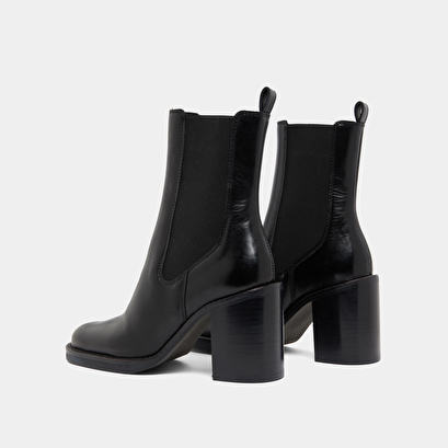 Ankle boots with overflowing heels in black leather | bretz