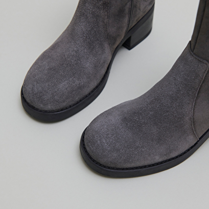 Boots &agrave; talons droits in grey suede | buena