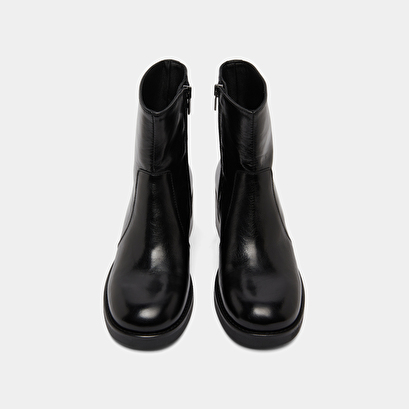 Boots &agrave; talons droits in black distressed leather | buena