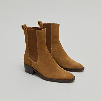 Boots &agrave; &eacute;lastiques in cognac suede | maeva