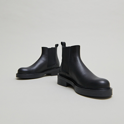 Boots &agrave; &eacute;lastiques in black leather | melanie