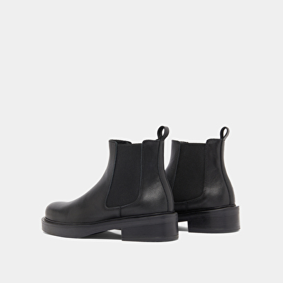 Boots &agrave; &eacute;lastiques in black leather | melanie