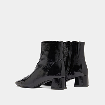 Ankle boots with zips in black pleated patent leather | domenica