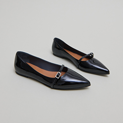 Ballet flats with adjustable buckles in black patent | domen