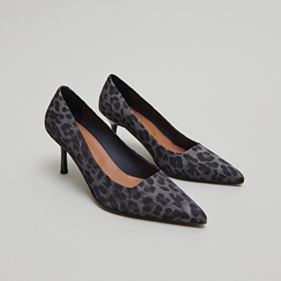 Escarpins &agrave; bouts pointus in gray leopard | DUNDEE