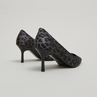 Escarpins &agrave; bouts pointus in gray leopard | DUNDEE