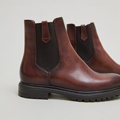 Lowboots with notched soles and elastic in cognac patinated leather | candide