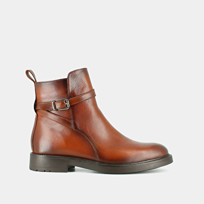 Boots &agrave; boucles in cognac patinated leather | clea