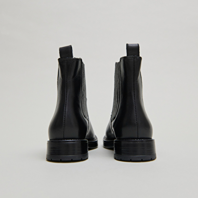 Boots &agrave; fronces in black leather | cleandre