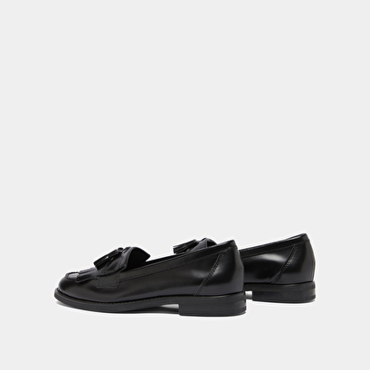 Mocassins &agrave; glands in black glazed leather | nelle